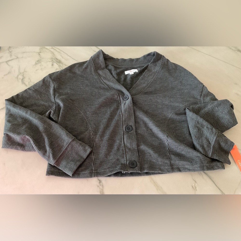 Colsie Ribbed Button Cropped Cardigan Sz M NWT - Picture 2 of 6